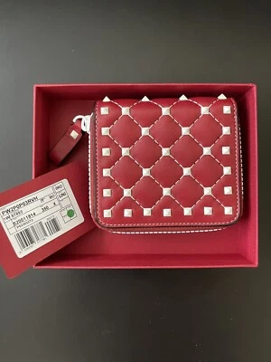 Carteira compacta francesa Valentino Rockstud Free Spike couro rosa zíper pequeno - Imagem 1 de 3