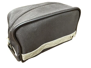 NUOVO SIGILLATO - ULTIMO Emirates Bvlgari Business Class Amenity Toilette Kit UOMO - Foto 1 di 7
