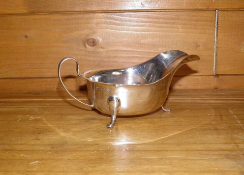 Vintage EMILE VINER Hallmarked Shefield 1933 Silver Gravy/Sauce Boat 92 grams Cover