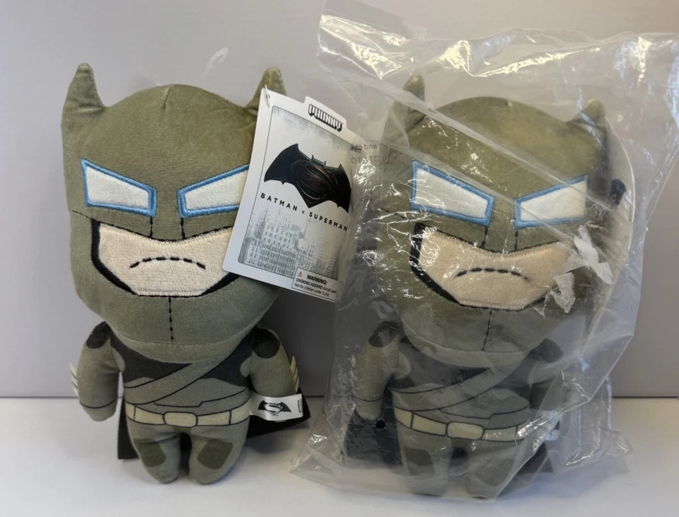 2x Batman Vs Superman Kidrobot Phunny Caja de botín de peluche blindada coleccionable Foto 1 de 1
