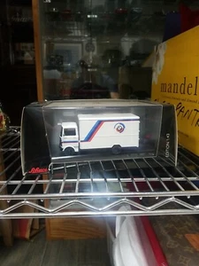 Vehículo de apoyo deportivo motorizado BMW escala 1:43 Mercedes-Benz LP 608 - Schuco, limitado - Imagen 1 de 9