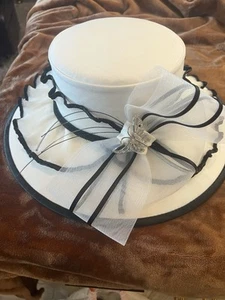 New First Lady’s black and white hat by Susanna - Picture 1 of 4