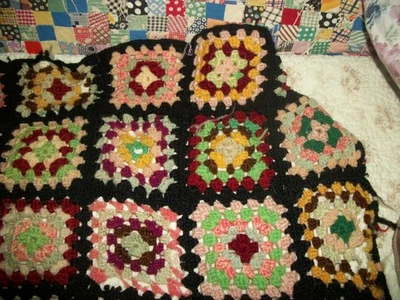 De colección. Crochet afgano cuadrado hecho a mano/tiro tejido. Años 30, como está Foto 1 de 3