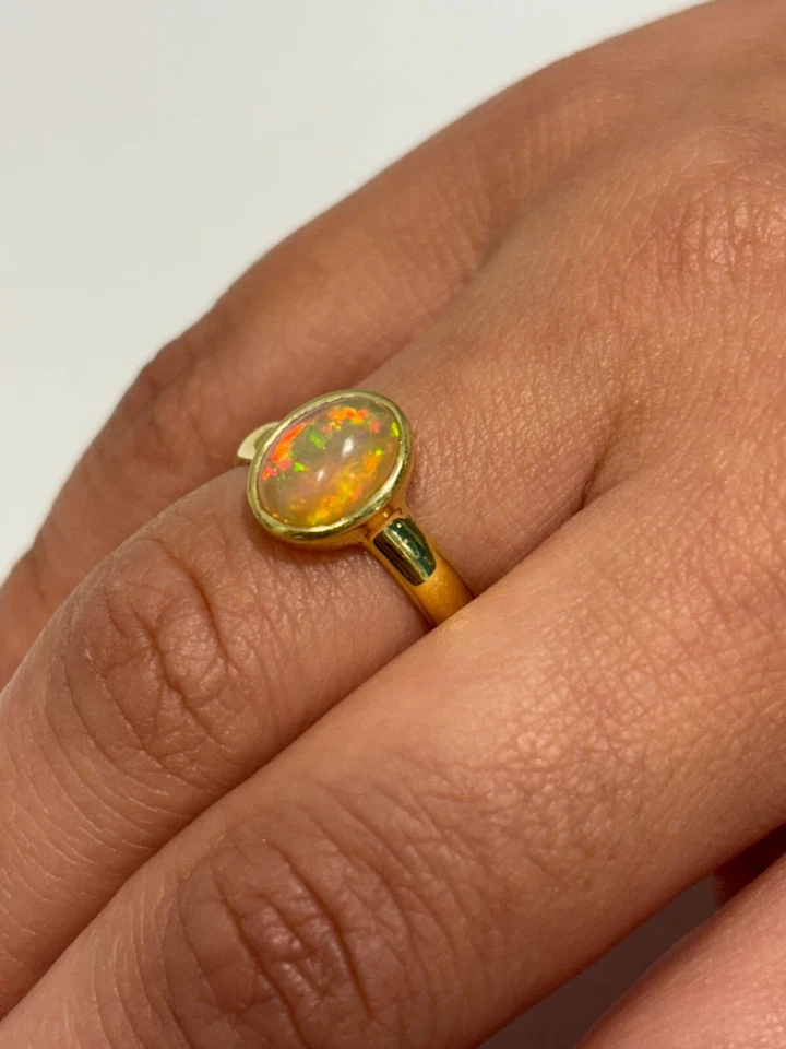 Anello in argento 925 placcato oro con opale incastonato - Immagine 1 di 1