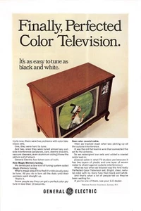 Anuncio impreso vintage de TV a color General Electric de la década de 1960 - afinación Magic-Memory, coaxial - Imagen 1 de 1