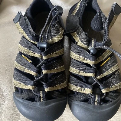 Keen Youth Sandals Size 1 Black Khaki - Image 1 of 4