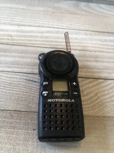 Motorola CLS1110 UHF Business 2-Way Radios Walkie Talkie - Missing Antenna Cover - Picture 1 of 9