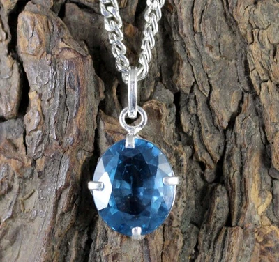 Colgante de compromiso certificado con piedras preciosas de aguamarina brasileña ovaladas naturales de 12,75 quilates Foto 1 de 4