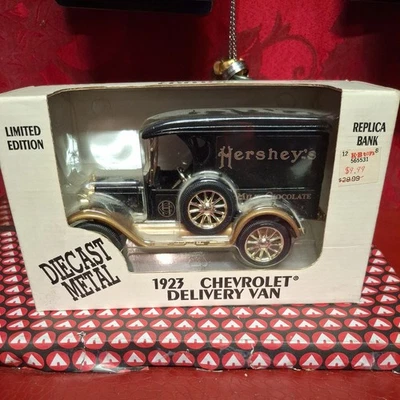 Литая под давлением металлическая банка Chevrolet Hersheys 1923 ERTL  - Изображение 1 из 4