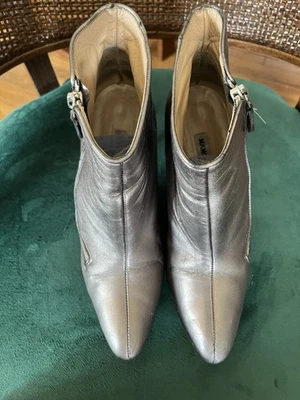 "Botines para mujer Manolo Blahnik Gunmetal talla 8 con tacón de 3""". Suelas de pata de gato añadidas Foto 1 de 4