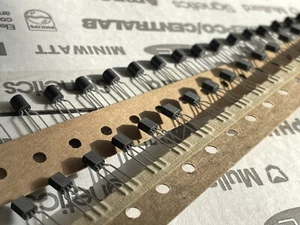 50 x 2N5551 Philips Bajo Ruido NF 8dB HV 160V Amplificador NPN Transistor Vinculado al Oro - Imagen 1 de 8
