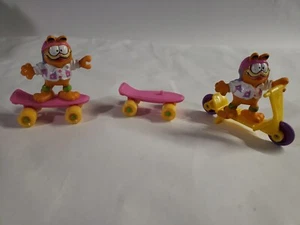 McDonald's GARFIELD Happy Meal 1988 Set of 2 Garfield w/ extra skateboard - Picture 1 of 6