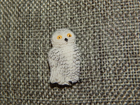 Antique Vtg Plastic Goofy Button Snow Owl ~Apx: 1"~#223-Y Cover