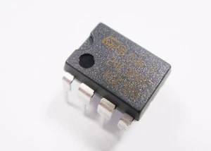 24C32 Eeprom 32KBIT I2C Serial DIL8 #AH61 - Picture 1 of 3