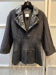 100% authentic Chanel Black tweed jacket - Foto 1 di 12