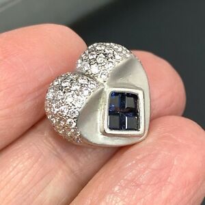 18K White Gold Diamond Princess-Cut Blue Sapphire Vintage Pendant Textured Heart