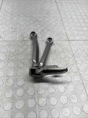 Suzuki GSXR-750 2003 juego trasero para pasajero izquierdo reposapiés OEM Foto 1 de 4