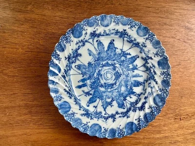  "Antiguo plato asiático/chino/japonés azul y blanco decorado con sabios 8,5""" Foto 1 de 4