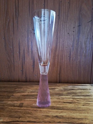 Flauta de champán de vidrio soplado a mano Artland Prescott rosa panal vástago esmerilado Foto 1 de 4