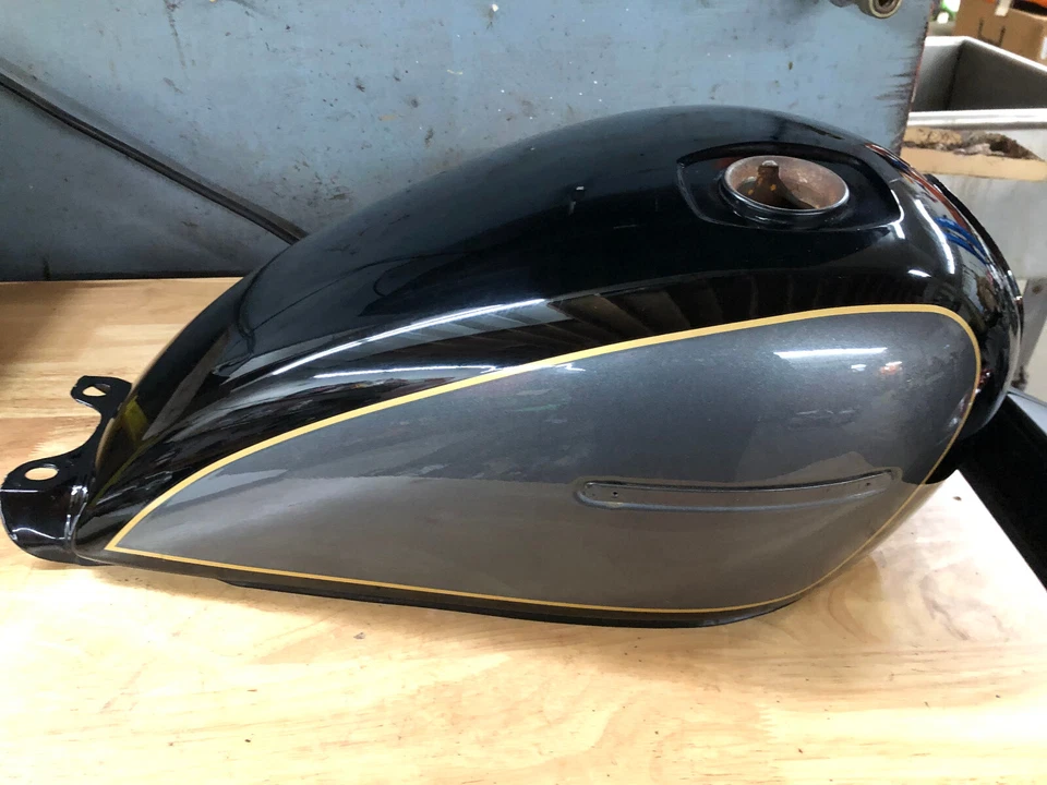 Tanque de combustible Suzuki GS550 T 1980-1981 OEM negro/gris en muy buena condición 80 81 nos Foto 1 de 4
