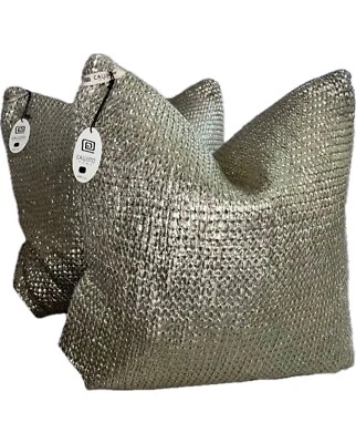 Almohada metálica dorada tejida acrílica Callisto Home Piper 24” X 24” nueva con etiquetas 2 disponibles Foto 1 de 3