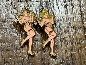 2 PIN PINS LUXURY PIN UP SEXY GOLD VERSION - Picture 1 of 1