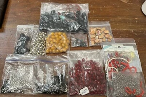 Vintage to now BEADS MIXED sizes colors styles Jewelry Making Supply Crafts - Picture 1 of 6