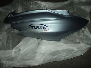 Rivestimento Laterale Destro Argento per Derbi Atlantis 50 Originale 00G00502691 - Foto 1 di 1