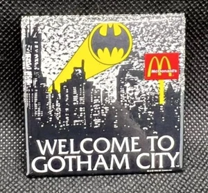 McDonald's Batman 1992 “Bienvenido a Gotham City” botón/pin promoción vintage - Imagen 1 de 3