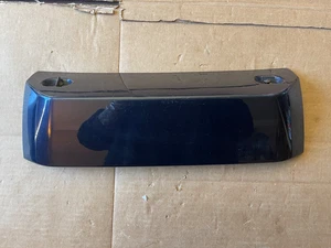 GMC YUKON DENALI 2015-2020 CUBIERTA DE ENGANCHE TRASERO MOLDURA ANJ23158 AZUL OEM - Imagen 1 de 11