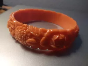 Vintage Ladies Cellulite Pink Coral Motif Bangle Bracelet - Beautiful Condition - Picture 1 of 3