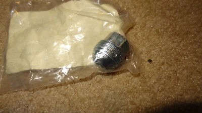 Tuerca de rueda de aleación Chevrolet #30026870. Chevy Tracker 2002-2003-2004 02 03 04 Foto 1 de 2