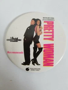 Video Towne consiglia bella donna dipendente promo 3 pollici Distintivo spilla retro 1990 - Foto 1 di 3