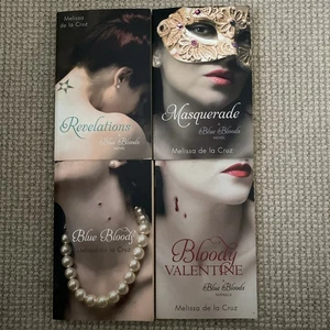 Melissa de la Cruz Bundle Bloody Valentine, Blue Bloods, Masquerade, Revelations - Foto 1 di 1