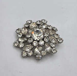 Vintage WEISS Brosche Anstecknadel silberfarben Strass Blume - Bild 1 von 6