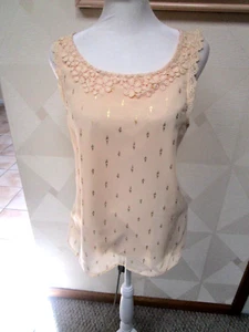 LAUREN CONRAD-BEIGE-CUELLO DE ENCAJE-ORO GEOMÉTRICO-FORRADO-TOP DE GASA-TALLA-XS-NUEVO CON ETIQUETAS - Imagen 1 de 3