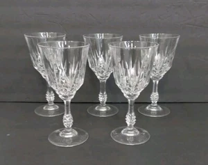 Lote de 5 copas de vino de cristal con patrón de diamante y vástago - 3,5" X 7" - Imagen 1 de 7