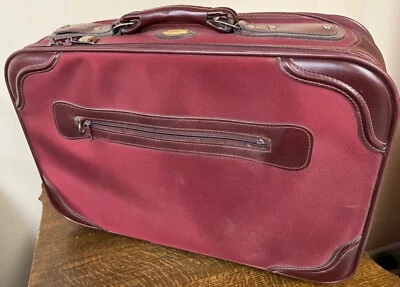 Maleta Ricardo Beverly Hills Borgoña Tela/Cuero 22” x 16” x 6” Foto 1 de 4