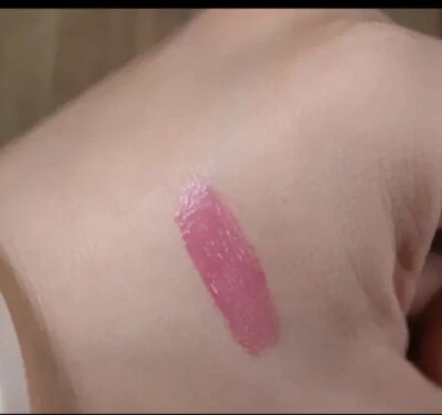 lipstick .Butterfly Colour Changing Lipstick  - Image 1 of 3