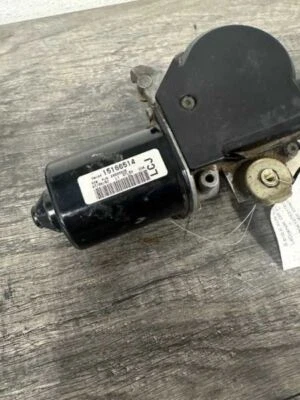 2003 Chevy Silverado 1500 OEM Windshield Wiper Motor - Image 1 of 4