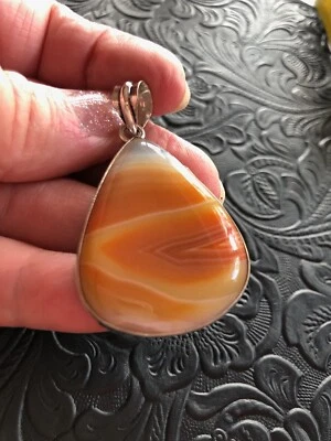 "Colgante de lágrima de ágata naranja con bandas de 2"" hecho a mano" Foto 1 de 3
