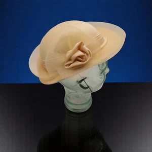 VINTAGE C&A BEIGE ROUND BRIM HAT WITH ROSE AND NET BOWLER STYLE WEDDING OCCASION - Picture 1 of 14