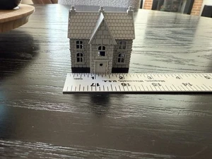 Farmhouse N Scale 1:160 Gauge - Built - No Assembly Required - Picture 1 of 9