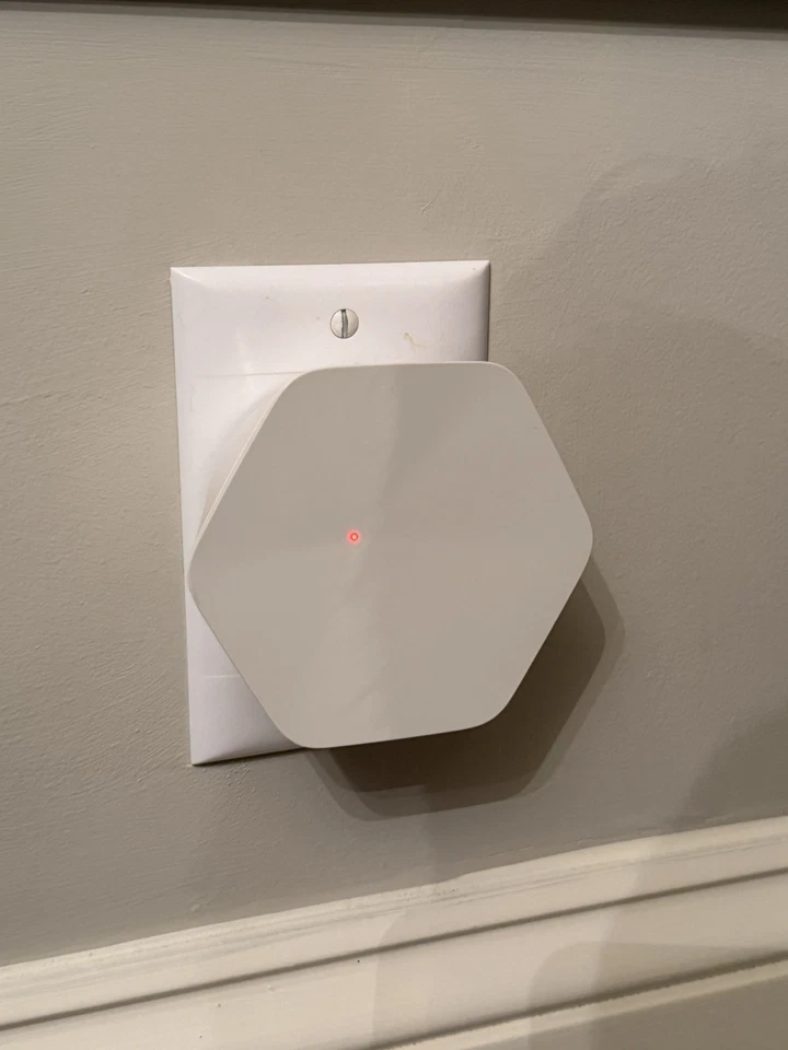 Xfinity Comcast xFi Pod 2nd Gen Model XE2-SG WiFi Network Extender *Red Dot* - Image 1 of 4