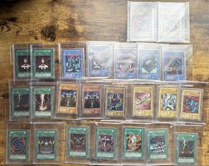Yu-Gi-Oh! OCG Giapponese Prima Generazione Booster Holo Cards Lotto Misto Collezione LP/MP - Foto 1 di 1