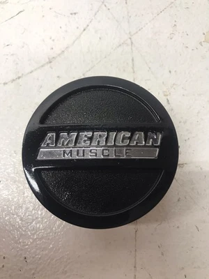 AMERICAN MUSCLE CENTER CAP SAIU 05 - 09 FORD MUSTANG GT PRETO - Imagem 1 de 3
