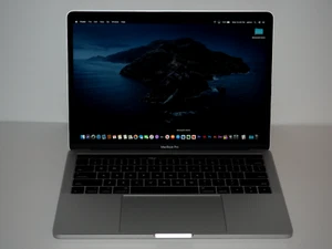 Laptop Apple MacBook Pro 13" Retina con TouchBar + 16 GB de RAM + 2024 OS + ¡EXTRAS!! - Imagen 1 de 12