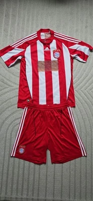 FC Bayern München Trikot + Hose, Saison 2010/11, Trikot Größe M, Hose Größe L - Bild 1 von 2