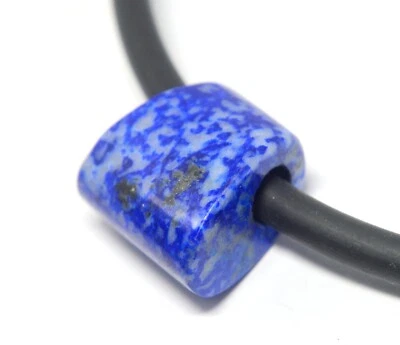 COLLAR PIEDRA MINERAL SODALITA AZUL NATURAL SOBRE CADENA NEGRA Foto 1 de 4