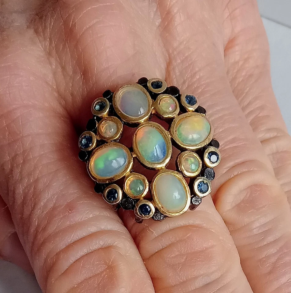 ANELLO IN ARGENTO STERLING 925 BRUNITO CON OPALI DI WELO E TANZANITI NATURALI - Immagine 1 di 4